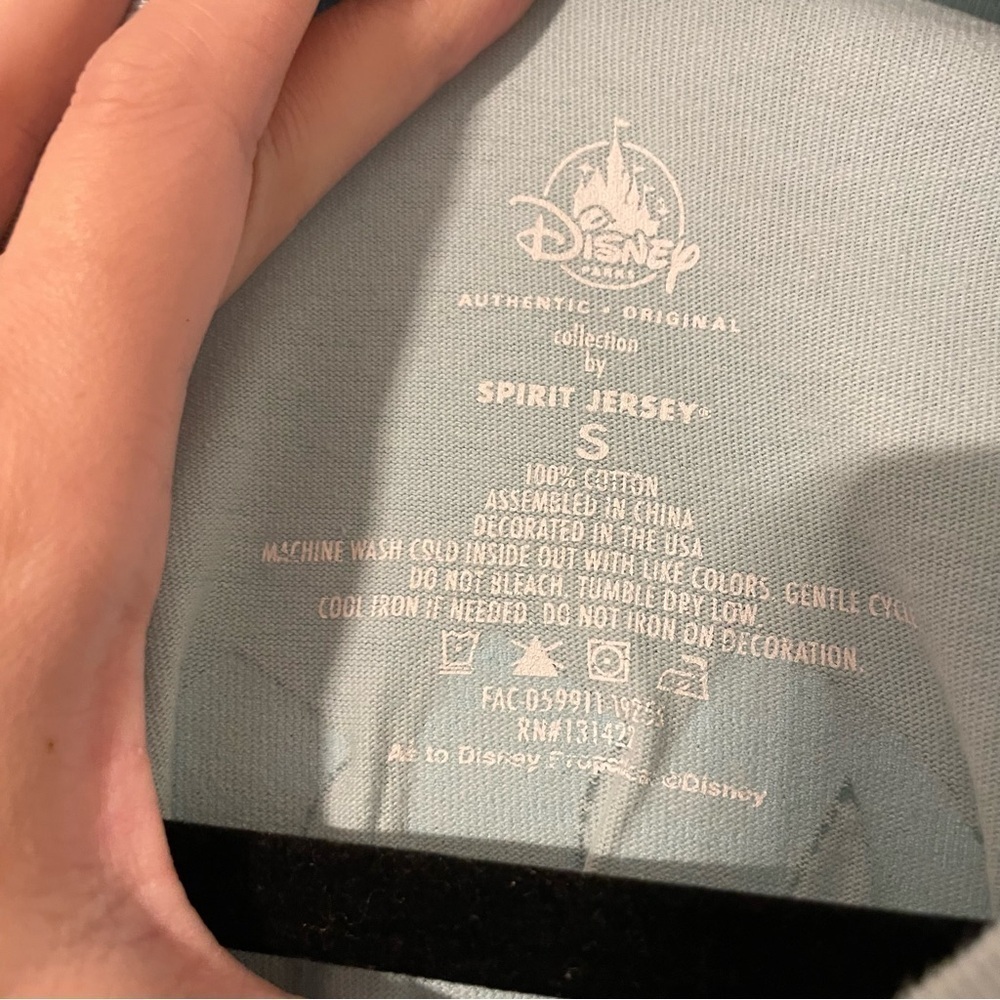 Disneyland Rare Spirit Jersey Arendelle Aqua Silver Sparkle Frozen - Picture 6 of 8